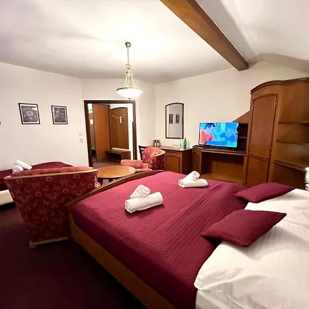 Schlosshotel Отель Марианске-Лазне