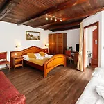 Schlosshotel Szálloda 3*