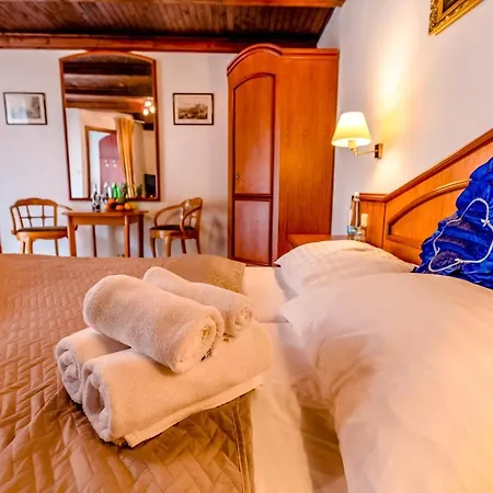 Schlosshotel Hotel 3*