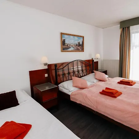 Schlosshotel 3*
